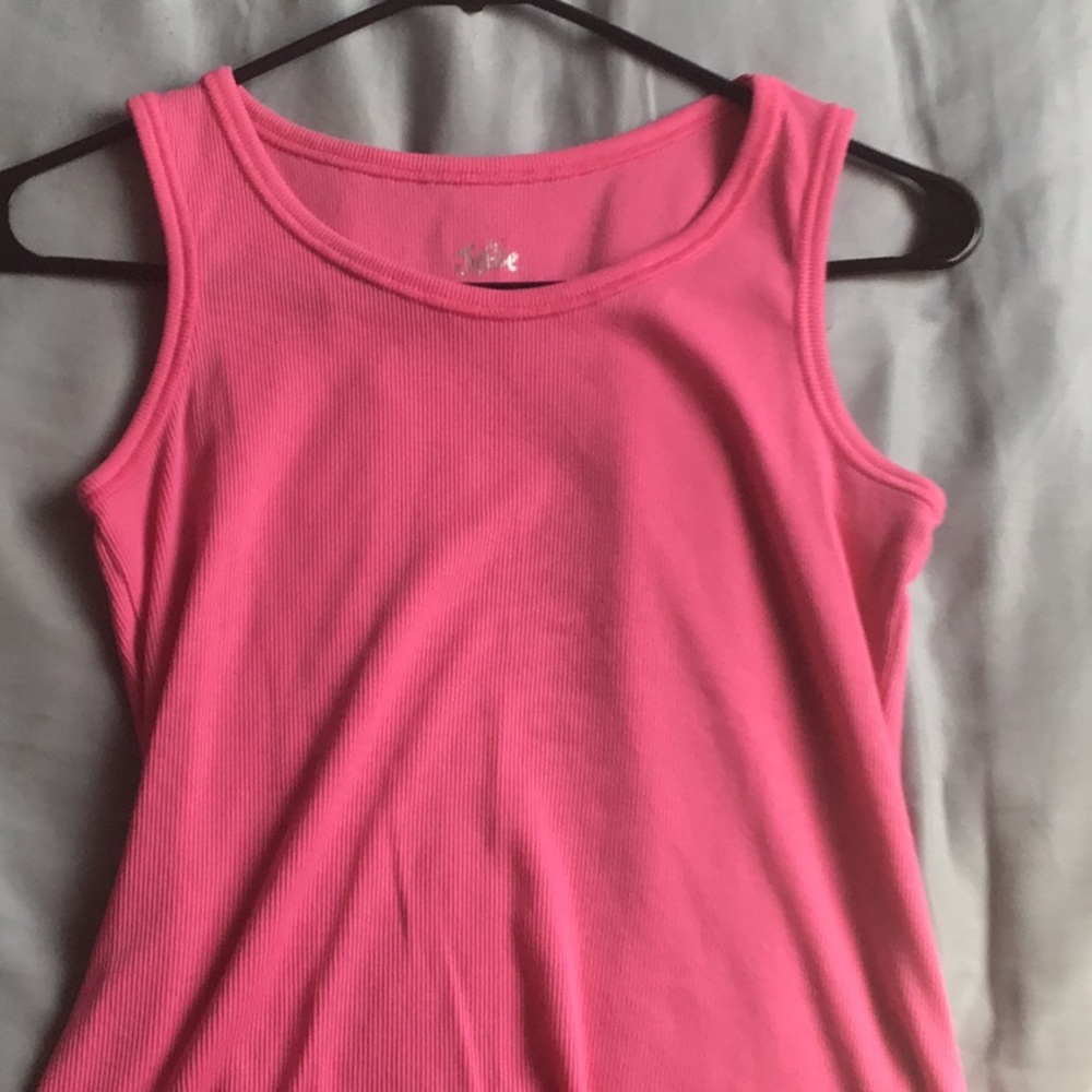 Just a regualar pink tanktop
